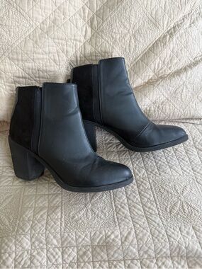 H&M Black Ankle Booties with Block Heel and Side Elastic